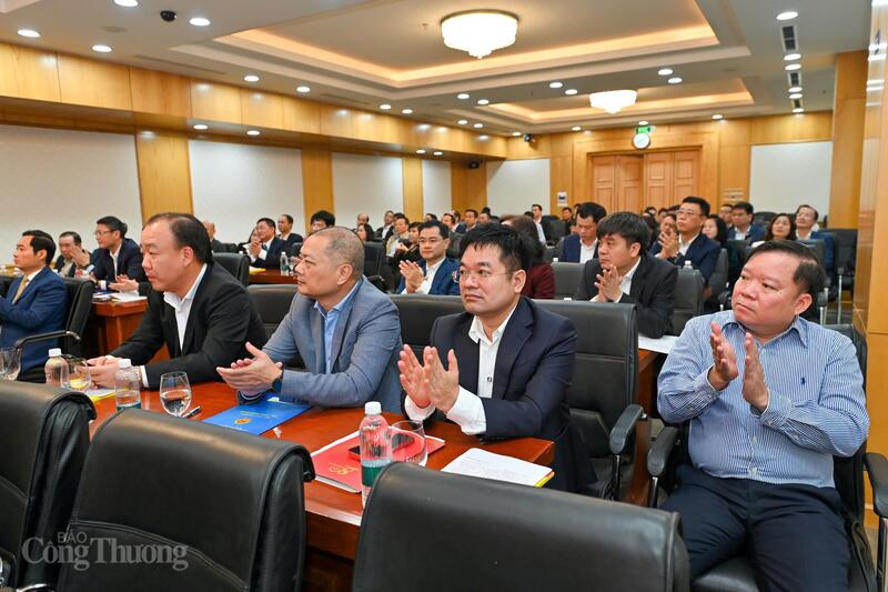 Các đại biểu tham dự hội nghị