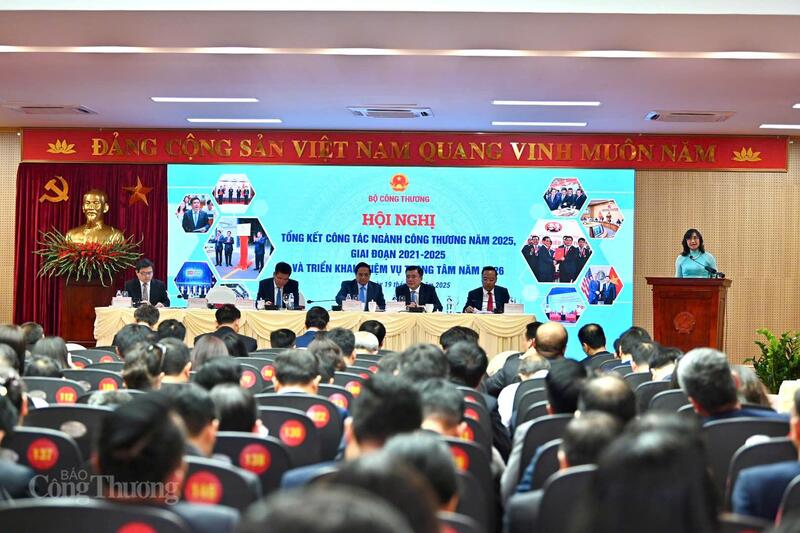 Hội nghị được tổ chức trực tiếp tại trụ sở Bộ Công Thương 54 Hai Bà Trưng, Hà Nội và kết nối trực tuyến với hệ thống thương vụ ở nước ngoài.