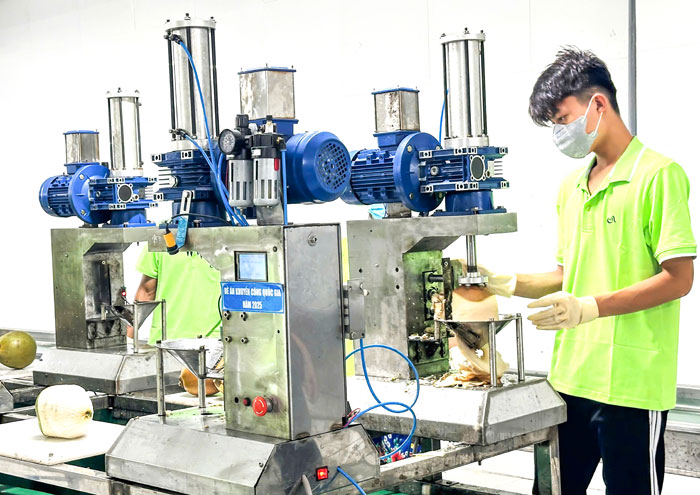 Các doanh nghiệp đẩy mạnh ứng dụng máy móc, thiết bị hiện đại vào trong hoạt động sản xuất.