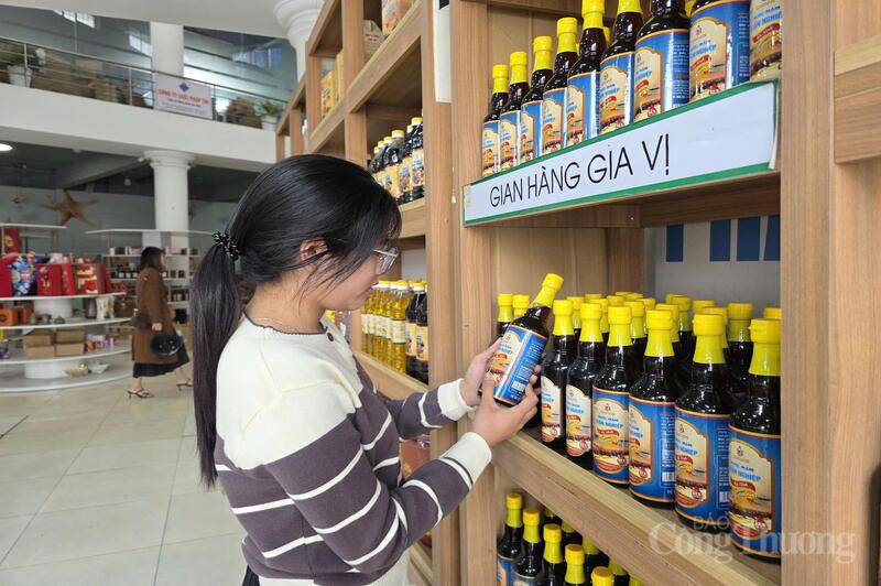 Hà Tĩnh: Sản phẩm OCOP chiếm ưu thế, sức mua tăng mạnh - 2