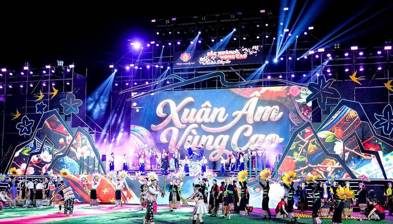 Chương trình nghệ thuật đặc sắc. Ảnh: Phạm Bằng