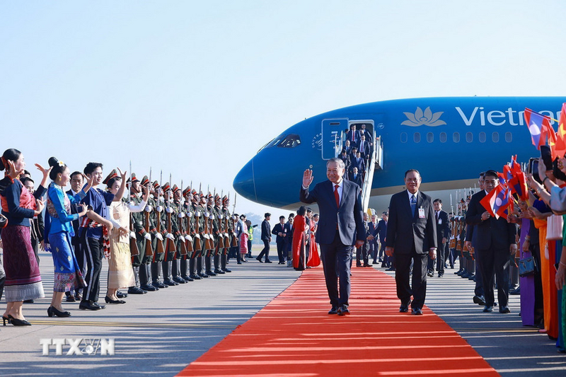 Lễ đón Tổng Bí thư Tô Lâm cùng Đoàn đại biểu cấp cao Việt Nam sang thăm cấp Nhà nước tới Lào. Ảnh: Dương Giang/TTXVN