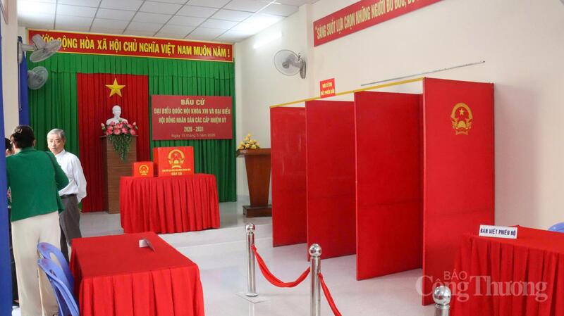 Công tác chuẩn bị bầu cử tại phường Phan Thiết, tỉnh Lâm Đồng. Ảnh: Minh An