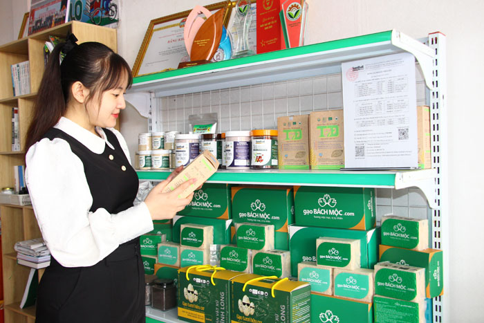 HTX Sản xuất dịch vụ nông nghiệp Tấn Đạt (xã Trung Ngãi) đa dạng sản phẩm và kết hợp chặt chẽ các doanh nghiệp sản xuất- tiêu thụ theo chuỗi giá trị nhằm tăng giá trị sản phẩm, lợi nhuận cho nông dân.