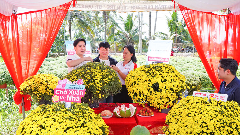 Sự phối hợp giữa hệ thống logistics và các nền tảng thương mại điện tử giúp nông sản, đặc sản địa phương vươn xa.