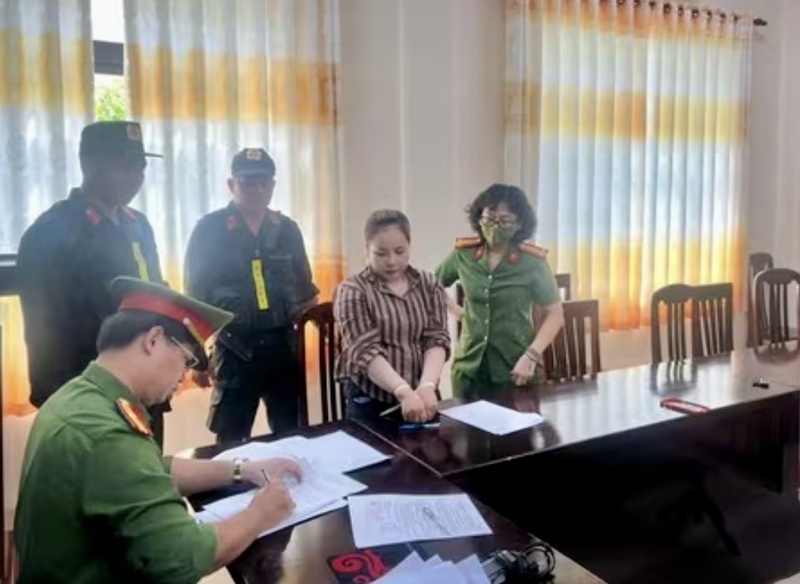 Thực hiện các quyết định tố tụng đối với Thị Hồng Cam - Ảnh: CACC