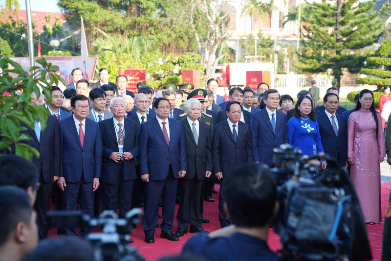 Sáng 1/3, Thủ tướng Chính phủ Phạm Minh Chính và các đồng chí lãnh đạo, nguyên lãnh đạo Đảng, Nhà nước, Mặt trận Tổ quốc Việt Nam đã có mặt, dự lễ kỷ niệm 120 năm ngày sinh của cố Thủ tướng Phạm Văn Đồng. Ảnh: Nguyễn Dương