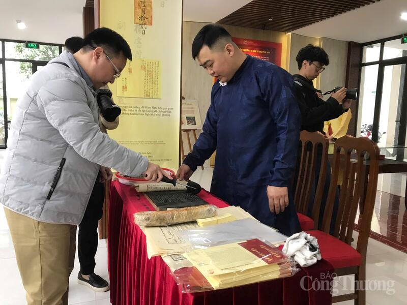 Trải nghiệm di sản tư liệu qua 'Thưởng lãm Châu phê - Lưu dấu Mộc bản' - 4