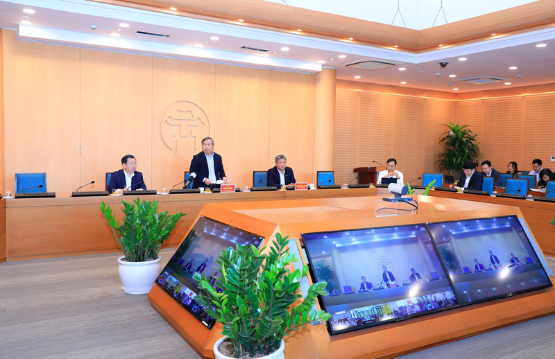 Chủ tịch UBND TP. Hà Nội Vũ Đại Thắng chủ trì cuộc họp nghe báo cáo tình hình hoạt động kinh doanh xăng dầu, nguồn cung ứng xăng dầu trên địa bàn thành phố.