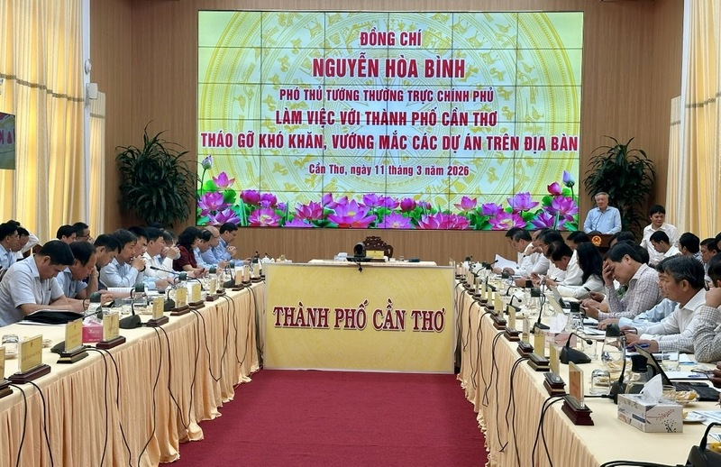 Buổi làm việc tháo gỡ khó khăn, vướng mắc. Ảnh: Anh Tuyên