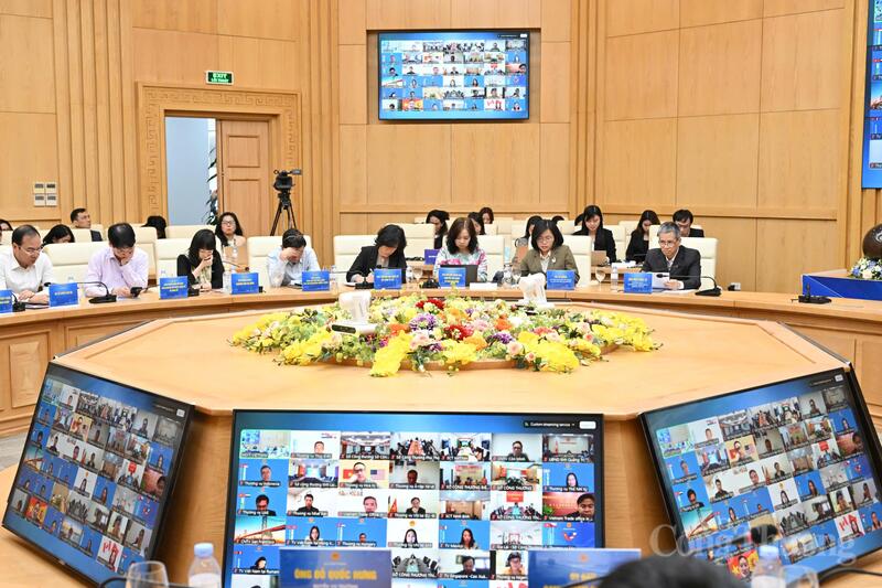 Hội nghị được tổ chức theo hình thức trực tiếp và trực tuyến. Ảnh: Cấn Dũng