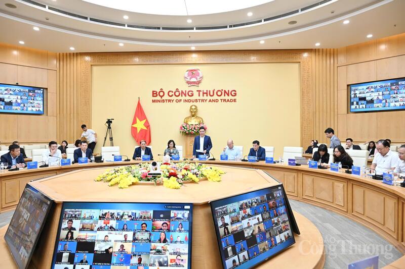 Hội nghị giao ban xúc tiến thương mại với hệ thống Thương vụ Việt Nam ở nước ngoài, sáng 12/3, do Bộ Công Thương tổ chức. Ảnh: Cấn Dũng