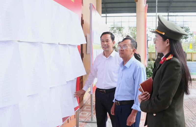 Thông tin cử tri được niêm yết tại các điểm bỏ phiếu để cử tri có thể theo dõi. Ảnh: Công an Hà Tĩnh