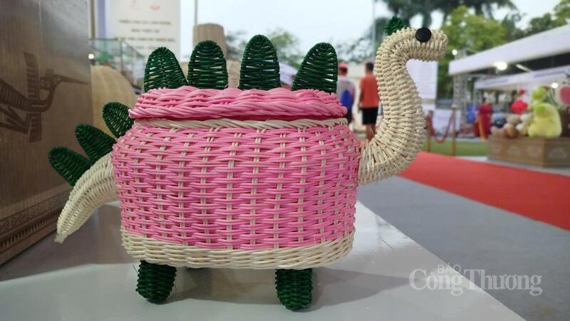 Nhiều sản phẩm làng nghề truyền thống của Hà Nội đã được xuất khẩu sang thị trường nước ngoài.