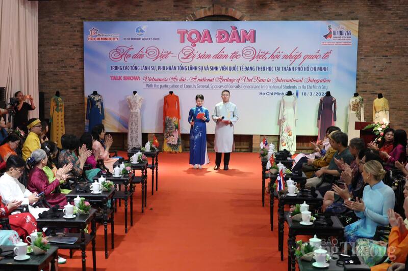 Toàn cảnh toạ đàm "Áo dài Việt - Di sản dân tộc Việt, hội nhập quốc tế”