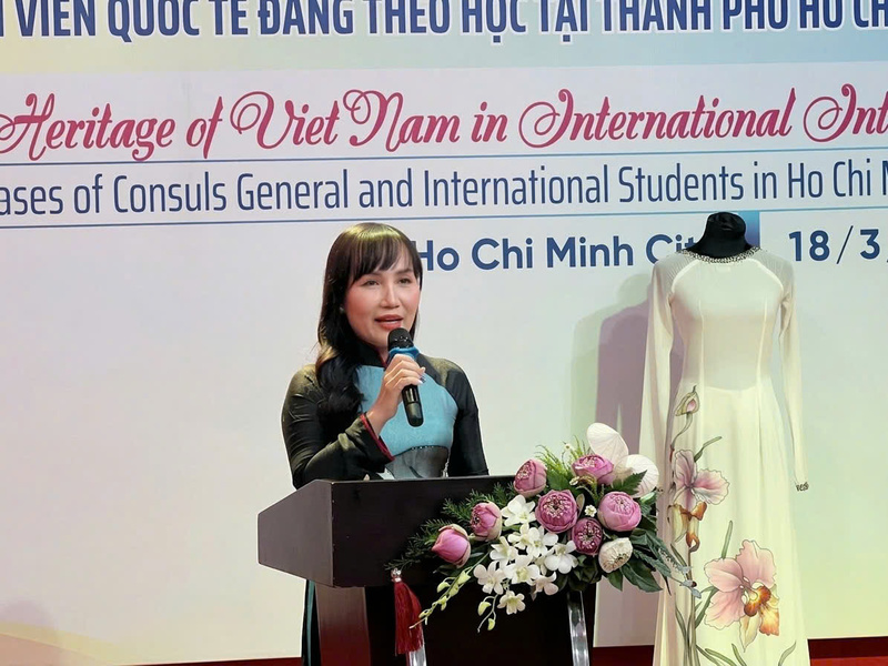 Bà Trịnh Thị Thanh - Phó Chủ tịch Thường trực Hội Liên hiệp Phụ nữ TP. Hồ Chí Minh phát biểu tại toạ đàm. Ảnh: Minh Anh