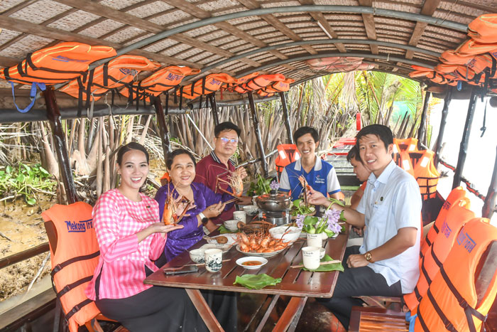 Du lịch sinh thái cồn Tam Hiệp (Cồn Tàu) thu hút nhiều du khách tham quan, nghỉ dưỡng.