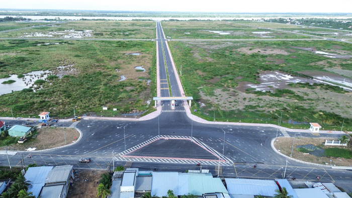 Khu công nghiệp Phú Thuận ưu tiên mời gọi nhà đầu tư vào các lĩnh vực công nghiệp chế biến dừa, chế biến thủy sản.