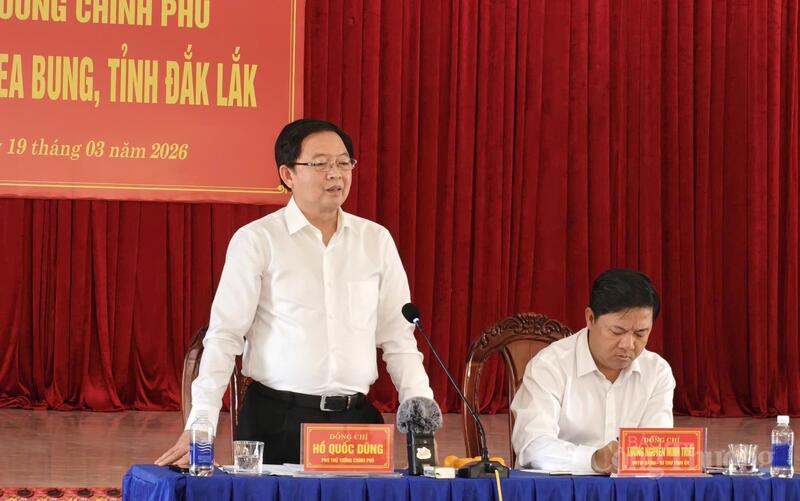 Phó Thủ tướng Hồ Quốc Dũng phát biểu chỉ đạo tại buổi làm việc với xã Ea Bung