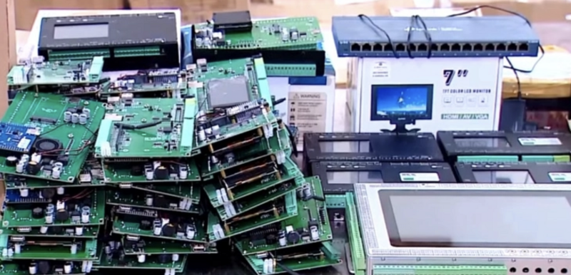 Các thiết bị sử dụng để can thiệp, chỉnh sửa dữ liệu quan trắc môi trường - Ảnh: VTV