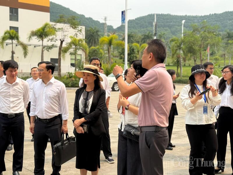 Khu công nghiệp chế biến hàng hóa đặc sản ASEAN (Giai đoạn 1) tại khu vực Bắc Sơn, huyện Hà Khẩu, nằm gần lối ra cao tốc Tân Hà, có tổng diện tích 65.000m2 (khoảng 98 mẫu Anh). Tổng diện tích xây dựng là 69.000m2, với tổng vốn đầu tư lên tới 290 triệu nhân dân tệ.