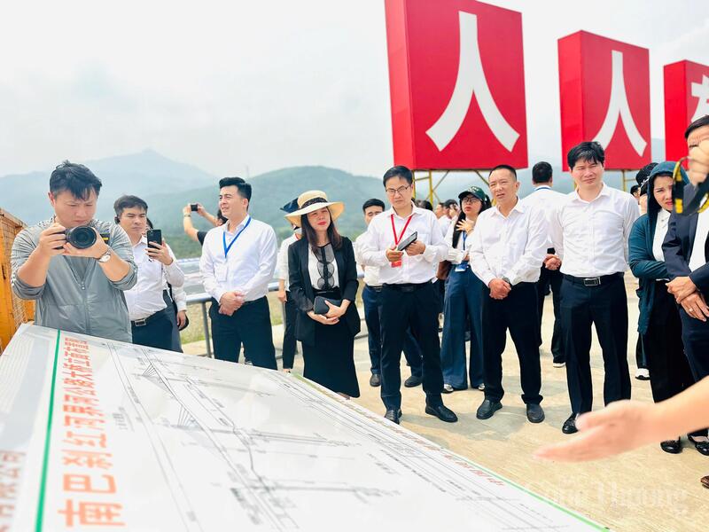 Cũng trong ngày 28/3, đoàn đã làm việc thực địa về tình hình quy hoạch và xây dựng Khu giám sát quản lý Bá Sái.