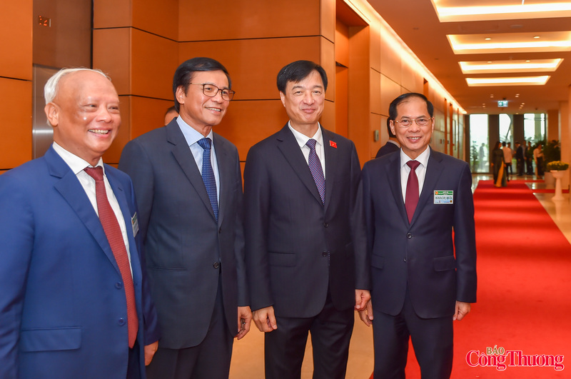 Các đại biểu bên hành lang Quốc hội.