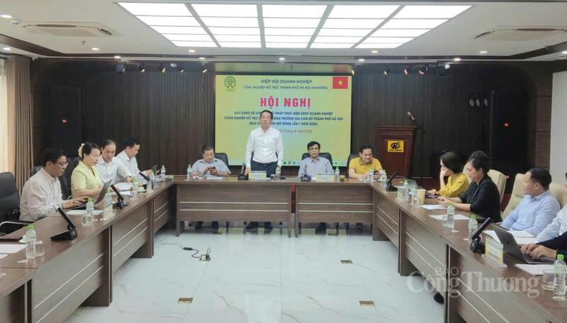 Hội nghị xây dựng đề cương giải pháp thúc đẩy sản xuất, kinh doanh, gắn với mục tiêu tăng trưởng hai con số của Thủ đô. Ảnh: Nguyễn Hạnh