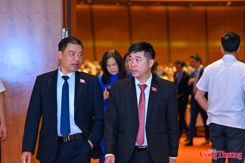 Những vấn đề nóng được các đại biểu trao đổi bên hành lang Quốc hội.