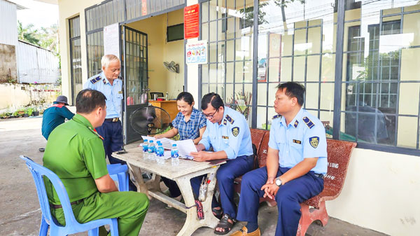 Lực lượng chức năng tăng cường kiểm tra, giám sát hoạt động kinh doanh xăng dầu nhằm bảo đảm ổn định thị trường.