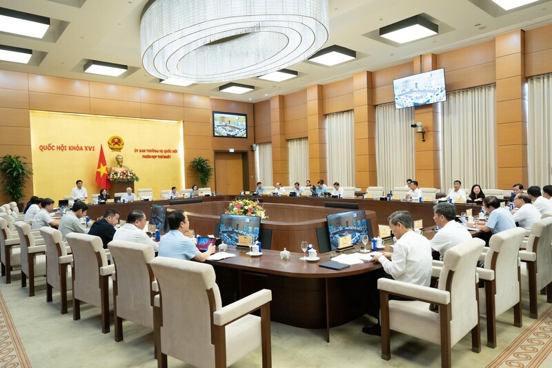 Ủy ban Thường vụ Quốc hội cho ý kiến về báo cáo kết quả giám sát văn bản quy phạm pháp luật năm 2025 của Hội đồng Dân tộc và các Ủy ban của Quốc hội