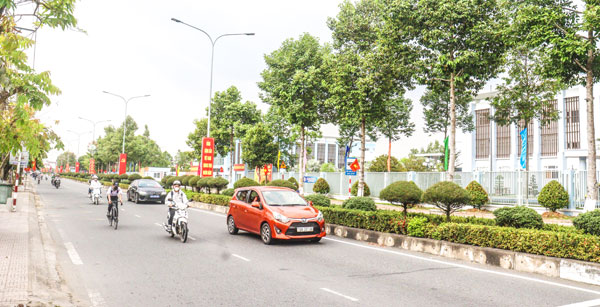 Long Hồ quyết tâm xây dựng xã đạt chuẩn NTM trong năm 2026. Ảnh: CẨM HUỆ