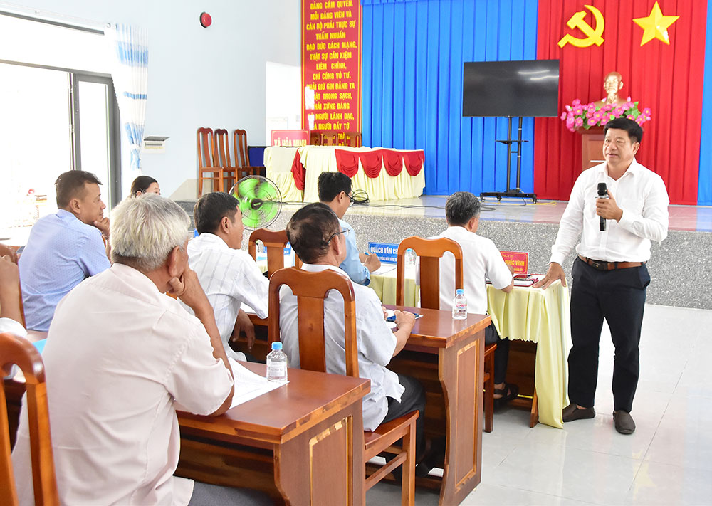 Chủ tịch UBND xã Hoà Minh- Lê Văn Trí phát biểu tại hội nghị.