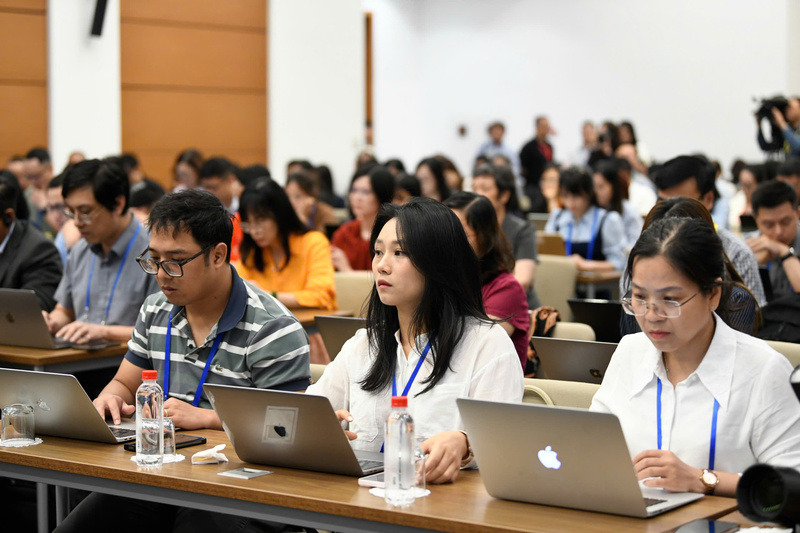 Đông đảo các cơ quan báo chí tham dự họp báo.