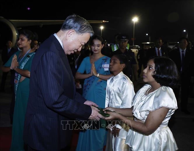 Tổng Bí thư, Chủ tịch nước Tô Lâm tại sân bay quốc tế Bandaranaike. Ảnh: Thống Nhất/TTXVN