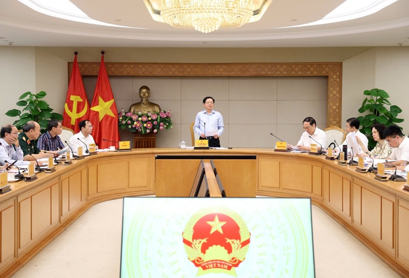 Phó Thủ tướng Hồ Quốc Dũng chủ trì cuộc họp về tình hình xây dựng Nghị quyết về bảo vệ môi trường và ứng phó với biến đổi khí hậu. Ảnh: VGP