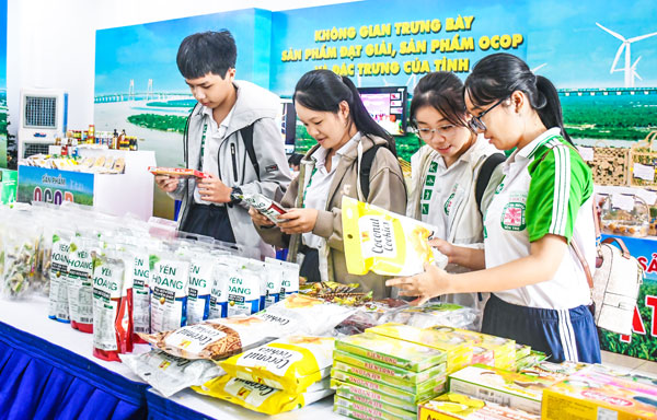 Nhiều sản phẩm dừa của tỉnh đạt tiêu chuẩn OCOP 3 đến 5 sao.