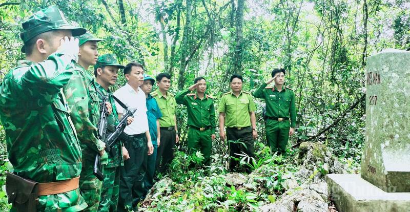 Việc lực lượng kiểm lâm phối hợp với biên phòng và công an giúp nâng cao hiệu quả quản lý, bảo vệ rừng khu vực giáp biên, kịp thời phát hiện và ngăn chặn các hành vi vi phạm lâm luật. Ảnh: Ngô Nhung