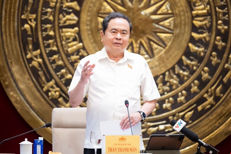 Theo Chủ tịch Quốc hội, trong lĩnh vực khoa học công nghệ, Ủy ban phải có tầm nhìn chiến lược hơn, cách làm phải sáng tạo hơn, chủ động hơn, không chỉ làm đúng chức năng, đúng “bài” được giao, mà phải biết đi trước, đón đầu”,
