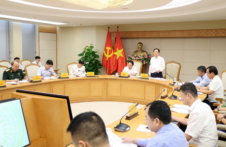 Phó Thủ tướng Hồ Quốc Dũng lưu ý Bộ NN&MT cần tiếp tục nghiên cứu các khuyến nghị phù hợp của Ủy ban châu Âu (EC) để bổ sung, hoàn thiện dự thảo nghị định ngay từ đầu, hạn chế việc phải sửa đổi nhiều lần sau khi ban hành - Ảnh VGP/Gia Huy