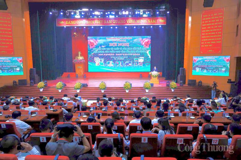 Hội nghị Xúc tiến tiêu thụ vải thiều và các nông sản chủ lực, đặc trưng, sản phẩm OCOP của tỉnh Bắc Ninh năm 2026 diễn ra sáng 28/5. Ảnh: Đăng Khoa