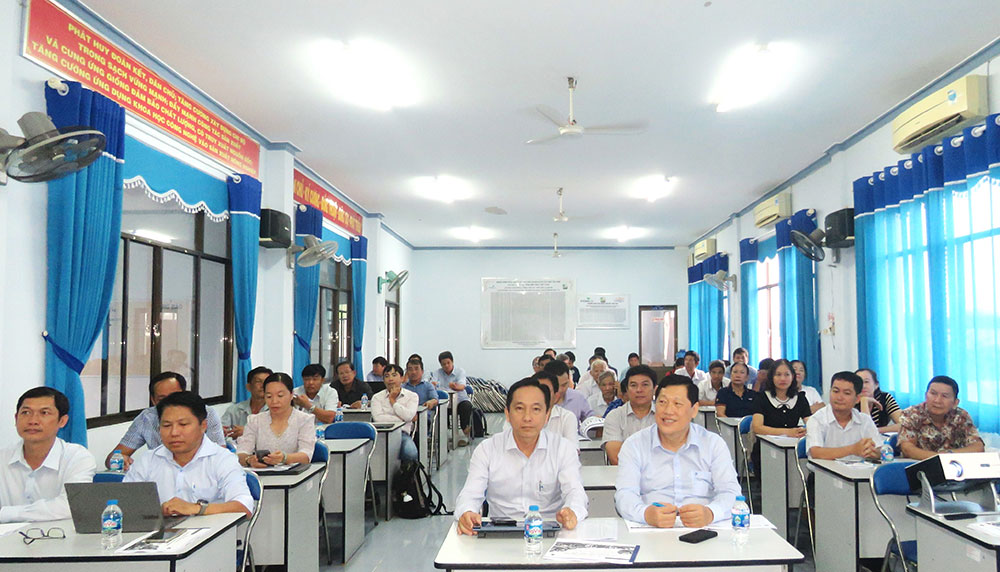 Đại biểu tham dự hội thảo.