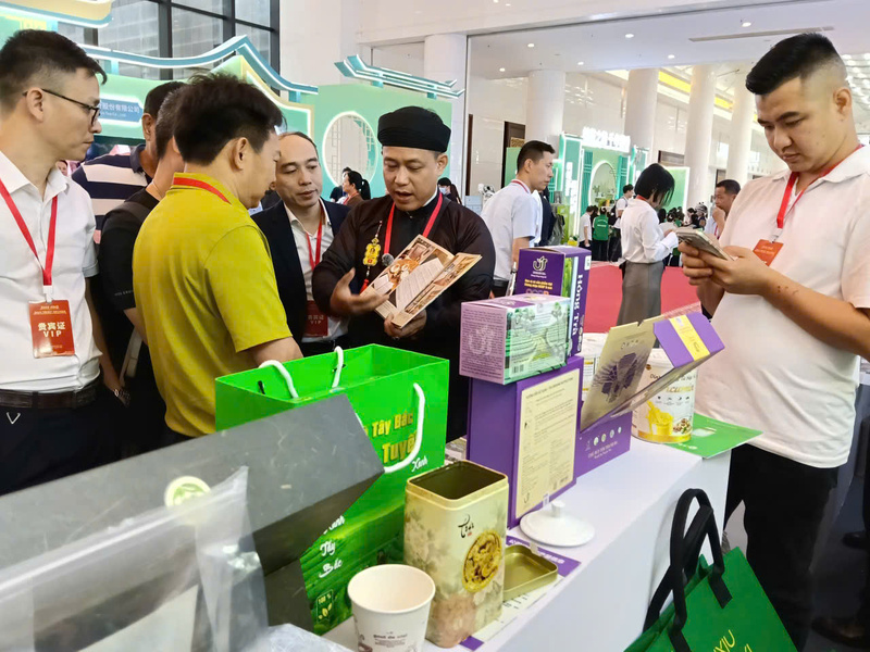 Các doanh nghiệp hai nước thúc đẩy giao thương tại sự kiện. Ảnh: Vietrade