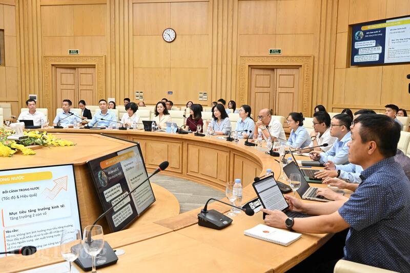 Chùm ảnh: Bộ trưởng Lê Mạnh Hùng làm việc với Vụ Chính sách thương mại đa biên - 12
