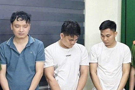 Các đối tượng (từ trái qua phải): Bùi Anh Tuấn, Lê Công Tú, Chu Hữu Kiên Sơn. Ảnh: Bộ Công an