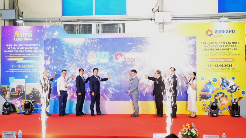 Nghi thức ấn nút khai mạc Triển lãm Vimexpo 2026 và Vietnam AutoExpo 2026. Ảnh: Thái Mạnh