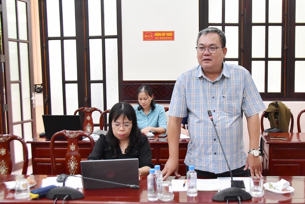 Phó Giám đốc Sở Nông nghiệp và Môi trường- Phạm Minh Truyền phát biểu ý kiến đề nghị cơ chế thực hiện các nhiệm vụ nghiên cứu khoa học, quan trắc môi trường.
