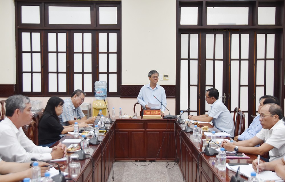 Phó Chủ tịch UBND tỉnh- Châu Văn Hòa phát biểu chỉ đạo cuộc họp.