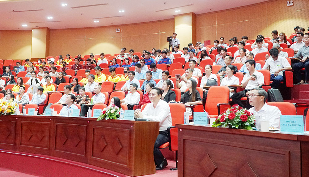 Các đại biểu tham dự hội thảo.