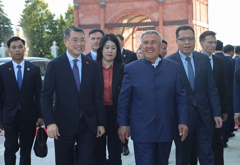 Thủ tướng Chính phủ Lê Minh Hưng gặp Người đứng đầu Cộng hòa Tatarstan Rustam Minnikhanov - Ảnh: VGP/Nhật Bắc